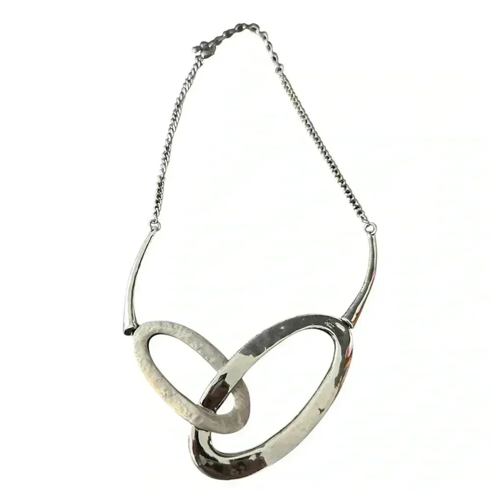 UNIQUE SILVER OVAL NECKLACE